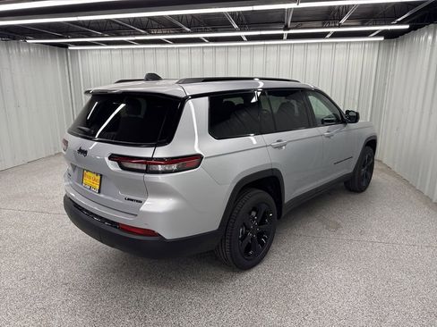 New 2025 Jeep Grand Cherokee L Limited w/ Black Appearance Package image 6