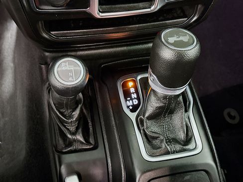 Used 2022 Jeep Wrangler Sport image 19