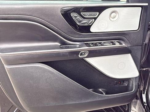 Used 2021 Lincoln Aviator Reserve w/ Equipment Group 201A image 11