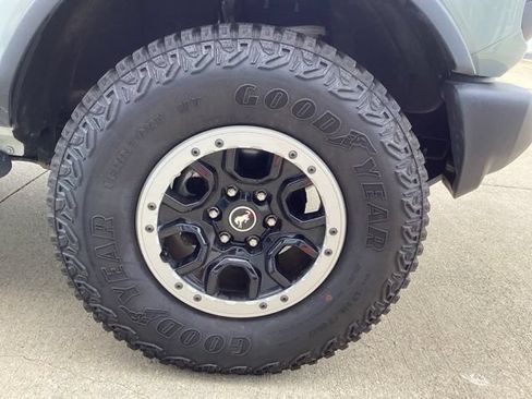Used 2023 Ford Bronco Big Bend w/ Sasquatch Package AWD/4WD image 10