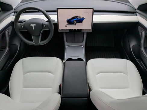 Used 2023 Tesla Model 3 Standard Range image 29