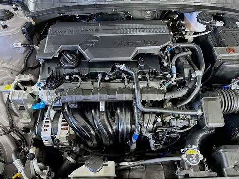 Used 2025 Hyundai Elantra SEL image 9