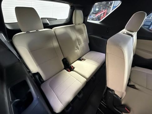 Used 2023 Chevrolet Traverse LS AWD/4WD image 29