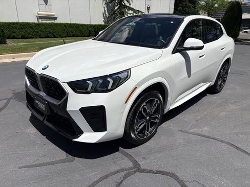 Used 2025 BMW X2 xDrive28i AWD/4WD image 3
