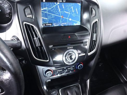 Used 2018 Ford Focus Titanium w/ Titanium Technology Package FWD image 15