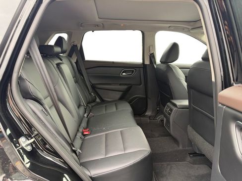 Used 2021 Nissan Rogue SV w/ Premium Package FWD image 18