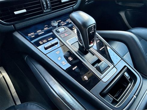 Used 2019 Porsche Cayenne image 17