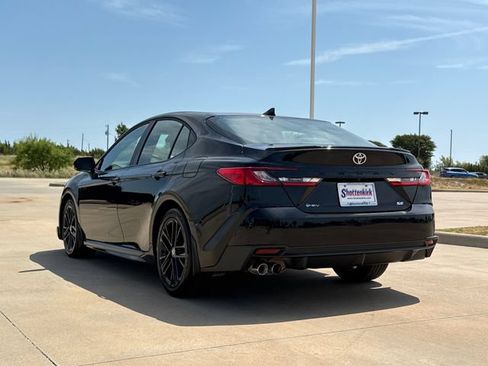 Used 2025 Toyota Camry SE FWD image 6