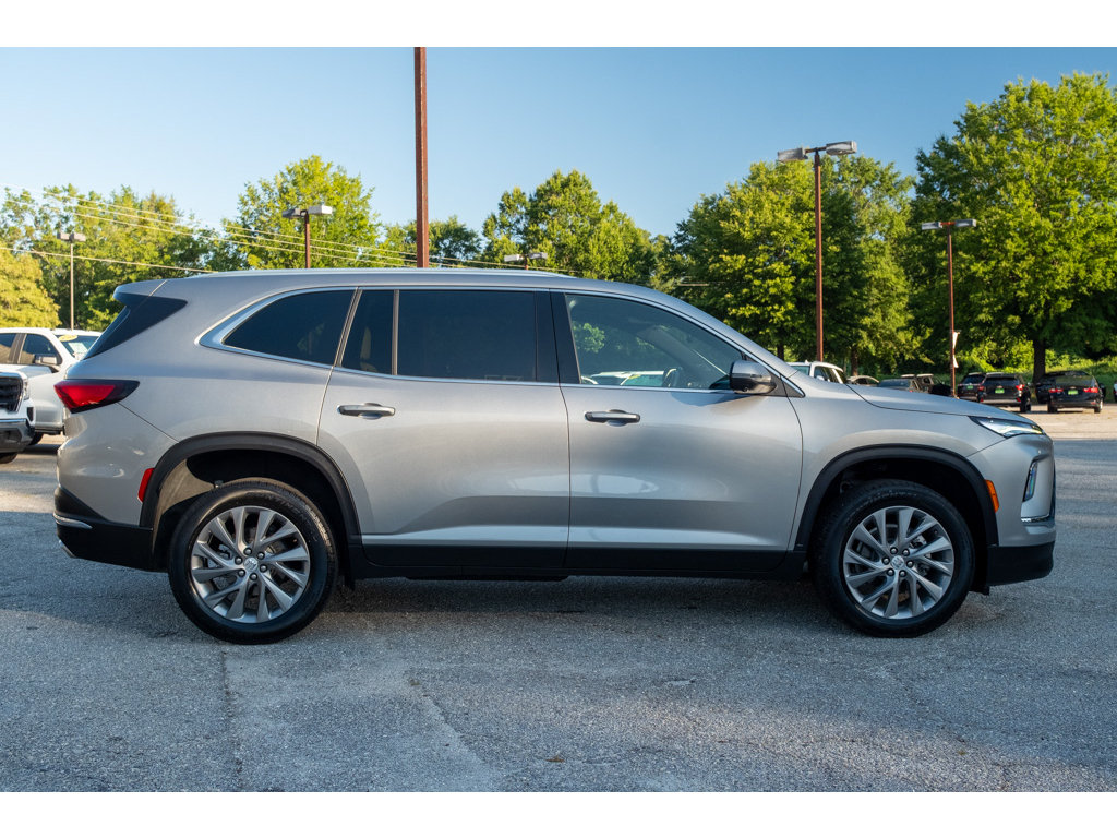 Used 2025 Buick Enclave Preferred FWD image 9