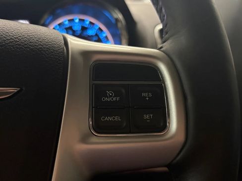Used 2015 Chrysler Town & Country Touring-L w/ Driver Convenience Group FWD image 33