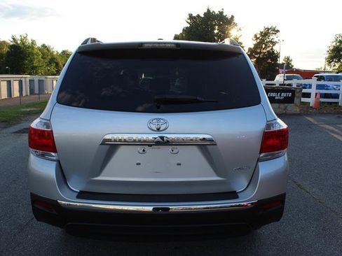 Used 2013 Toyota Highlander SE AWD/4WD image 6