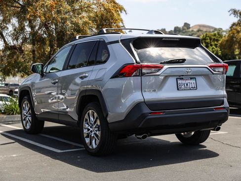 Certified 2020 Toyota RAV4 XLE Premium w/ Carpet Mat Package FWD image 9