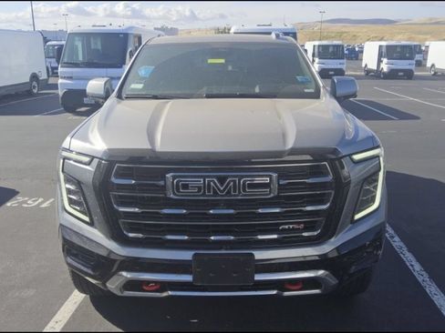Used 2025 GMC Yukon AT4 AWD/4WD image 5