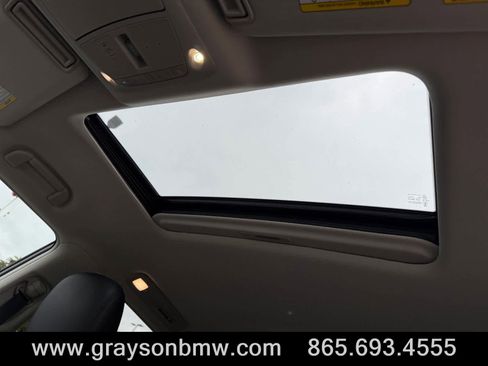 Used 2024 Nissan Armada SL w/ Captain's Chairs Package AWD/4WD image 31