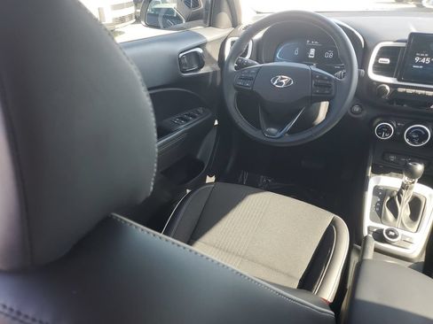 Used 2024 Hyundai Venue Limited FWD image 19