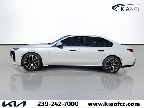Used 2025 BMW 740i w/ Premium Package RWD image 2