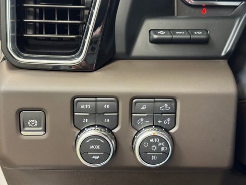 Used 2024 GMC Sierra 1500 Denali w/ Denali Reserve Package image 29
