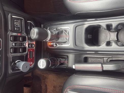 Used 2023 Jeep Wrangler Unlimited Rubicon AWD/4WD image 8