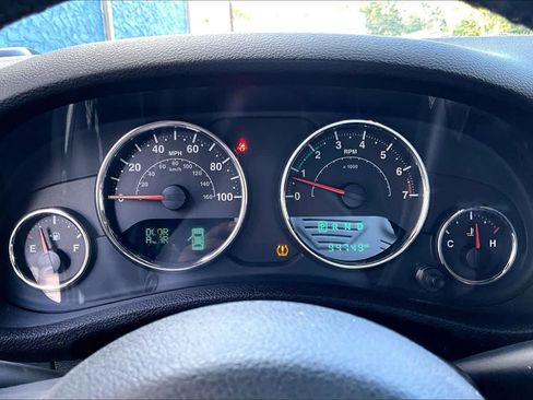 Used 2018 Jeep Wrangler Unlimited Rubicon w/ Connectivity Group AWD/4WD image 26