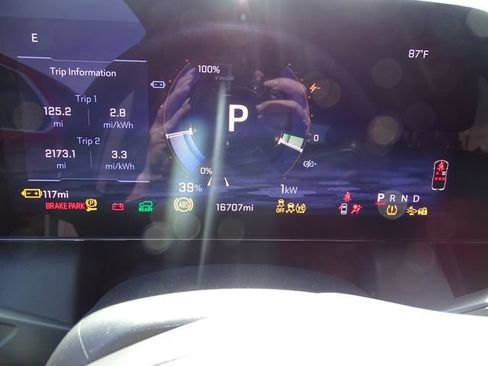 Certified 2025 Chevrolet Equinox EV LT FWD image 14