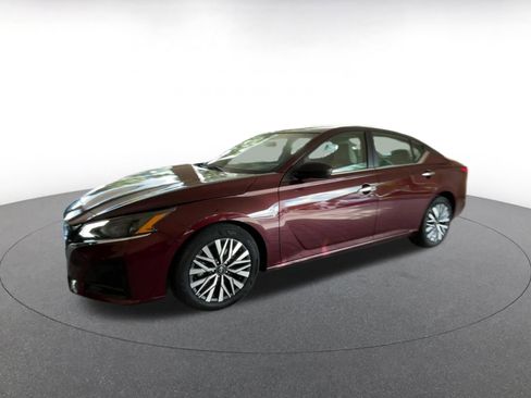 Used 2025 Nissan Altima 2.5 SV FWD image 8