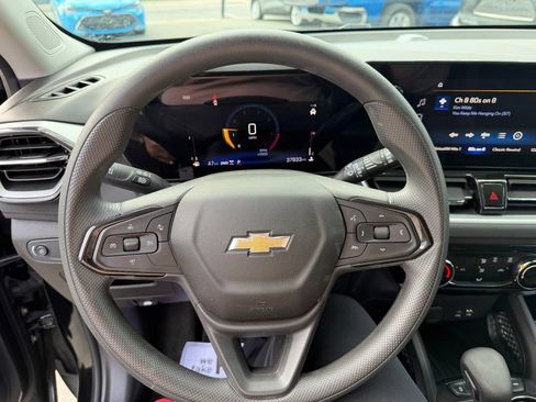 Used 2025 Chevrolet TrailBlazer LT AWD/4WD image 15