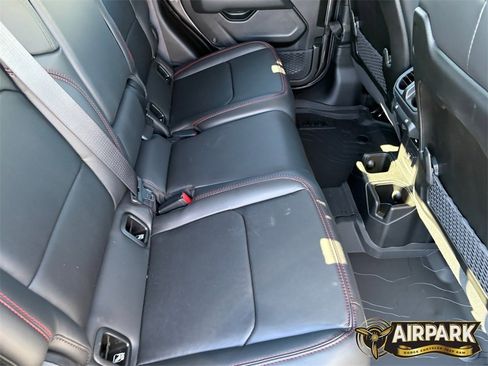 New 2025 Jeep Gladiator Rubicon image 13