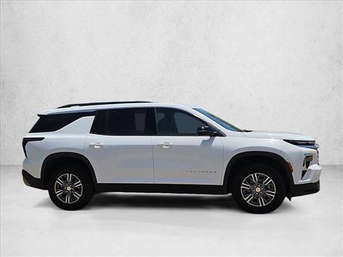 Used 2024 Chevrolet Traverse LT AWD/4WD image 4