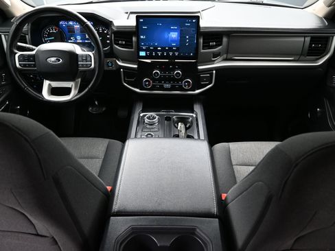 Used 2024 Ford Expedition Max XLT image 13