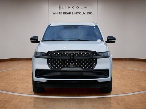 Used 2025 Lincoln Navigator Black Label AWD/4WD image 2