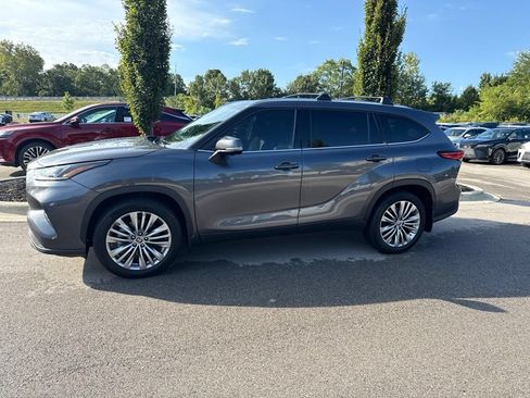 Used 2023 Toyota Highlander Platinum AWD/4WD image 8