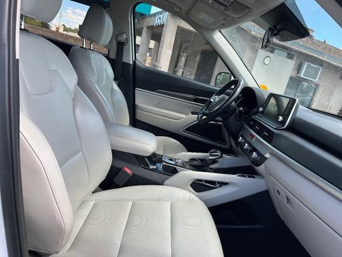 Used 2020 Kia Telluride S w/ S 8 Passenger Seating Package image 19