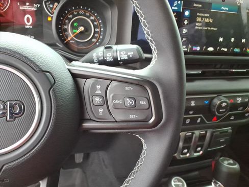 Used 2025 Jeep Wrangler Sport S image 16