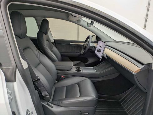 Used 2023 Tesla Model Y Long Range image 22