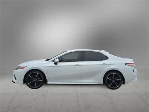 Used 2019 Toyota Camry XSE image 5
