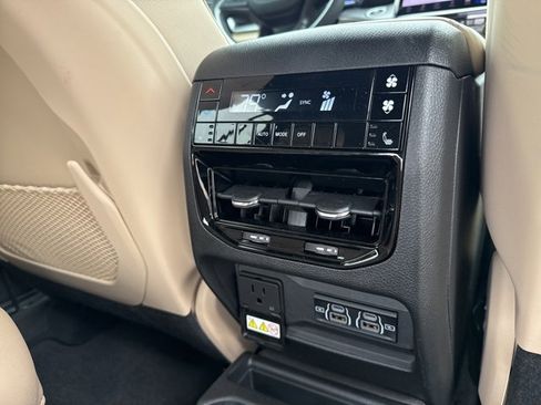 Used 2025 Jeep Grand Cherokee L Limited w/ Luxury Tech Group II image 13