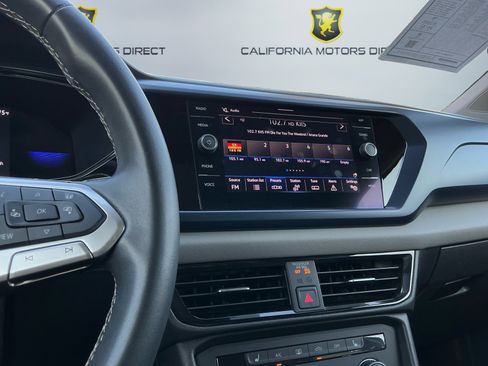 Used 2022 Volkswagen Taos SE w/ Panoramic Sunroof Package image 12