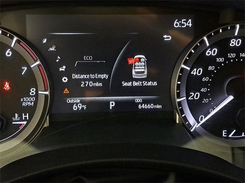 Used 2023 Toyota Highlander LE image 2