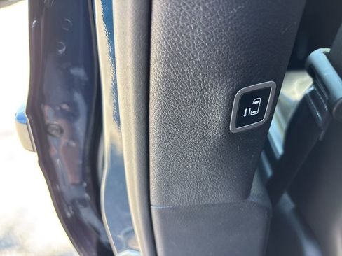 Used 2025 Chrysler Pacifica Limited FWD image 24