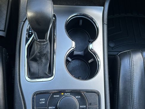 Used 2018 Jeep Grand Cherokee Limited image 31