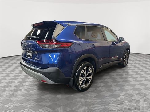 Used 2022 Nissan Rogue SV image 3