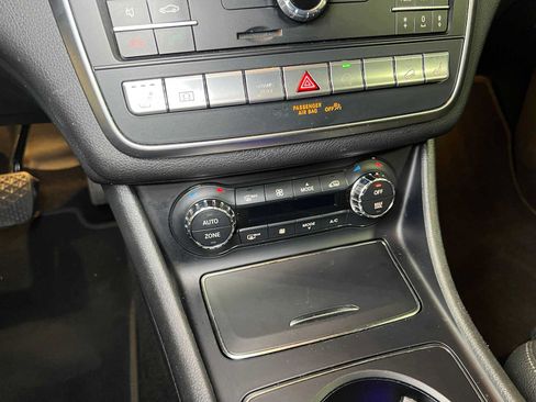 Used 2018 Mercedes-Benz GLA 250 4MATIC image 35