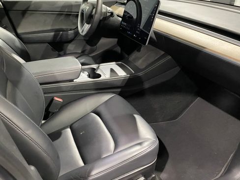 Used 2021 Tesla Model Y Long Range image 6