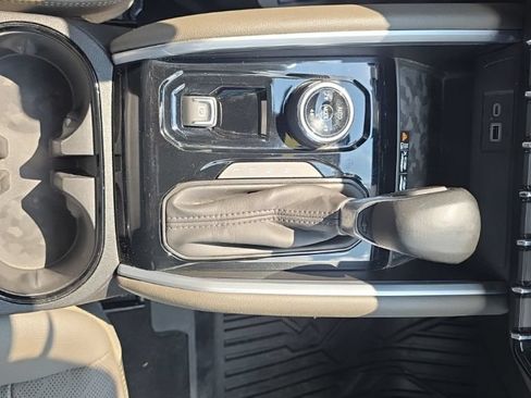 Used 2024 Chevrolet Colorado ZR2 w/ ZR2 Convenience Package III AWD/4WD image 29