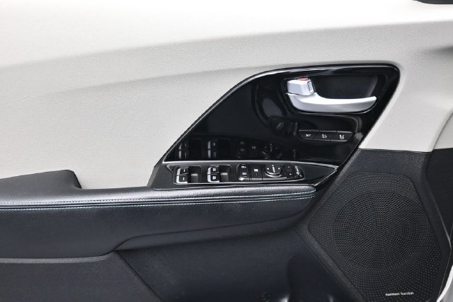 Used 2019 Kia Niro EX Premium w/ Sunroof Package FWD image 7