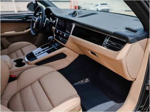 Certified 2025 Porsche Macan image 28