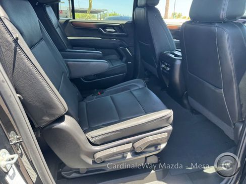 Used 2025 GMC Yukon XL Denali AWD/4WD image 29