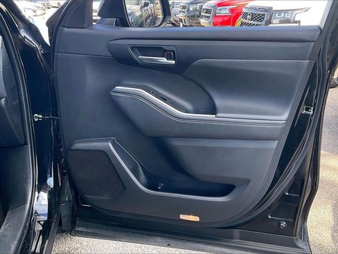Used 2024 Toyota Highlander XLE image 23