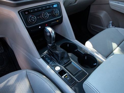 Used 2019 Volkswagen Atlas SE w/ Towing Package image 24