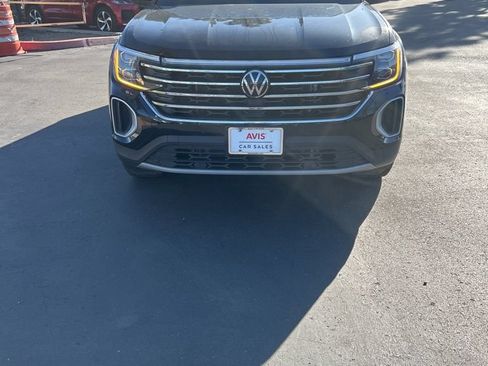 Used 2025 Volkswagen Atlas SE FWD image 4